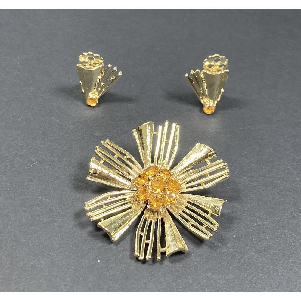 Vintage Mid-Century Gold Tone Floral Starburst Brooch & Clip On Earrings